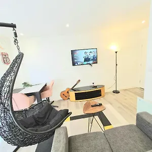 Lovely Centre - Netflix, Wifi, Digital Tv Sheffield